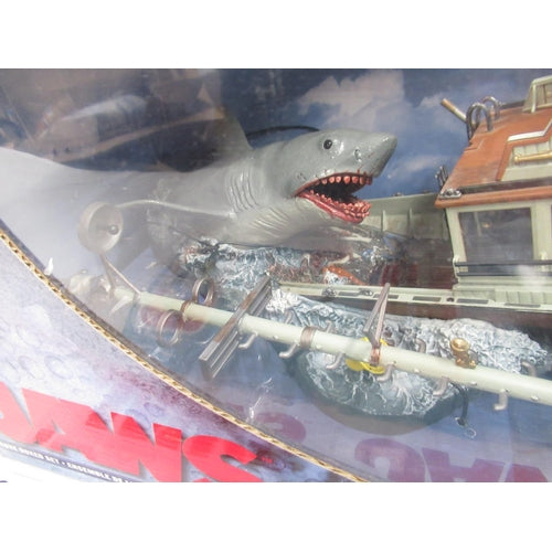 Figura Tiburón McFarlane