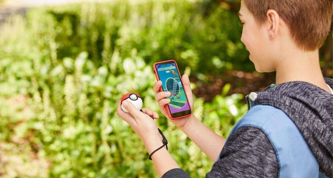 Pokémon: Let's Go, Pikachu! + Poké Ball Plus - Nintendo Switch