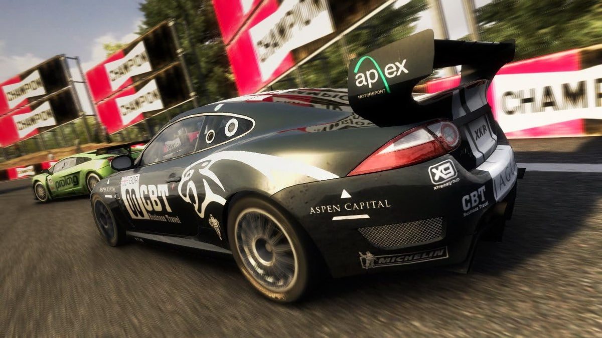 GRID Reloaded - Coches de touring en curva