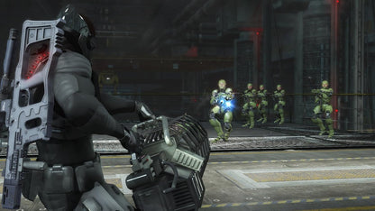 Binary Domain - Soldado con arma pesada enfrentando robots humanoides en interior