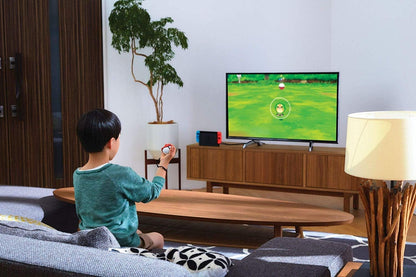Pokémon: Let's Go, Pikachu! + Poké Ball Plus - Nintendo Switch